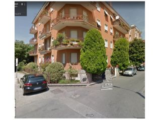 SINGOLA LETTO MATRIMONIALE BALCONE STUDENTESSA