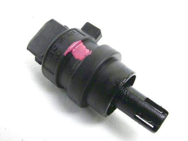 028906081 SENSORE DI TEMPERATURA ARIA VOLKSWAGEN GOLF 3 1.9 D 66KW 5M 5P (1995) RICAMBIO USATO