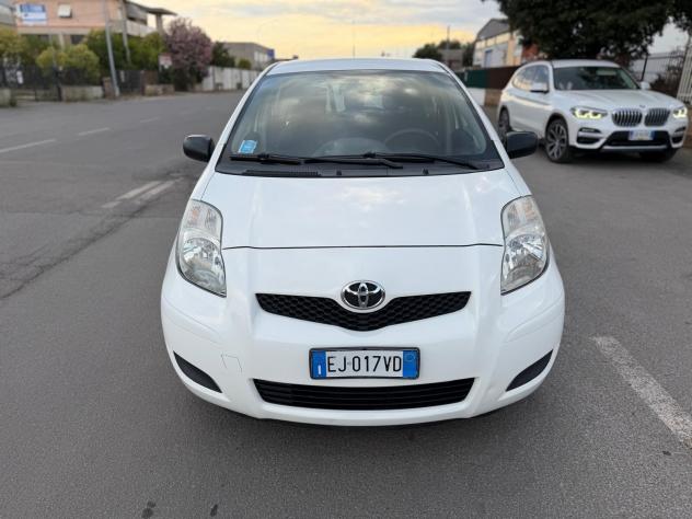 Toyota Yaris 1.0 5 porte Now - Foto 2
