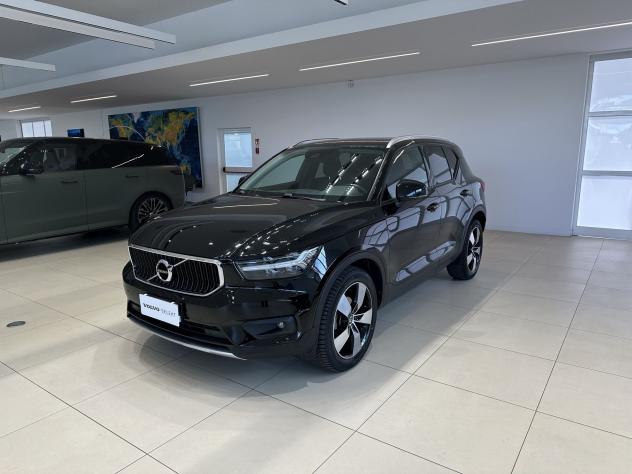 Volvo XC40 T3 automatico Momentum Pro