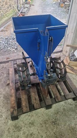 PIANTAPATATE TRAINATO PER MOTOCOLTIVATORE CON EROGATORE PER CONCIME - Foto 3