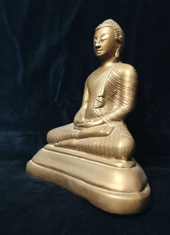 SCULTURA IN BRONZO RAFFIGURANTE IL BUDDHA IN MEDITAZIONE. INDIA/NEPAL, 1900. - Foto 3