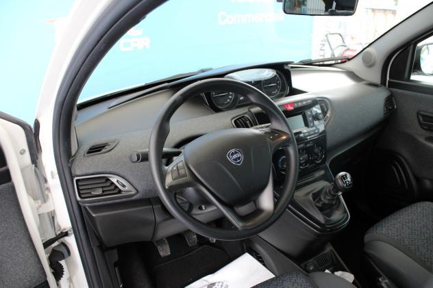 Lancia Ypsilon 1.0 FireFly 5 porte S&S Hybrid Ecochic Silver - Foto 5
