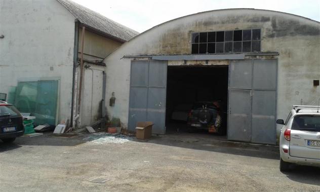 Magazzin di 3 locali in Vendita