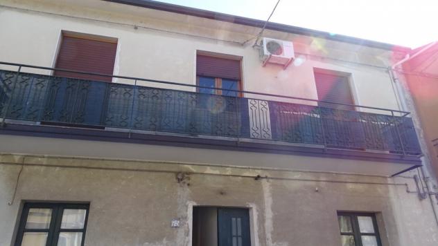 Porzione di casa in vendita a Camporotondo Etneo