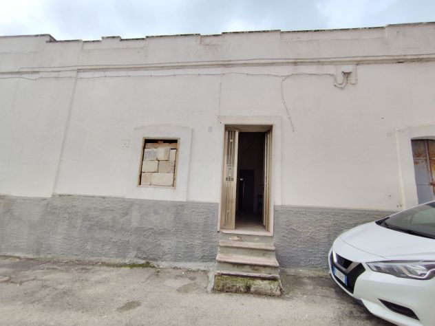 STATTE: VICO RONDINELLI : App. indipendente con volte di 88 mq. con TRE GARAGE