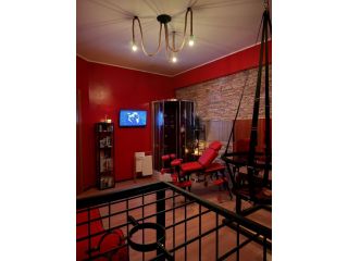 Massaggi - benessere Montesilvano - Fuga di Coppia: tra l’intrigo della Red Room e il relax dell'Idromassaggio Tel:3282604091