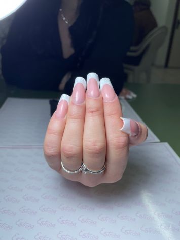 Estetica Mani: Ricostruzione, Gel e Semipermanente - Trento 💅✨ - Foto 2 Tel:3420109142