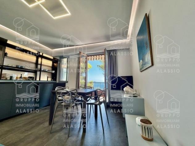 LAIGUEGLIA: SPLENDIDA SOLUZIONE FRONTE MARE CON BOX AUTO - Foto 7