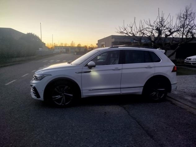 VW Tiguan 2.0 TDI 150 CV DSG R LINE - Foto 4