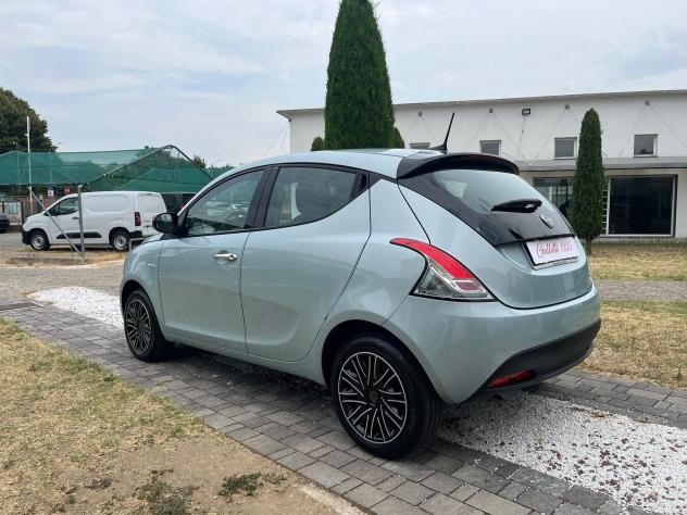Lancia Ypsilon 1.0 FireFly 70cv Hybrid Oro - Foto 2