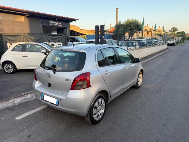 Toyota Yaris 1.0 5 porte - Superprezzo - Tutto incluso - Foto 2