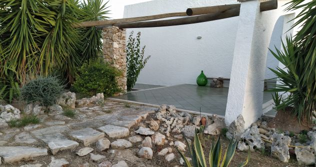 PUGLIA LEPORANO VILLA DI PREGIO CON RUSTICO ED ESTESO TERRENO IRRIGUO - Foto 9