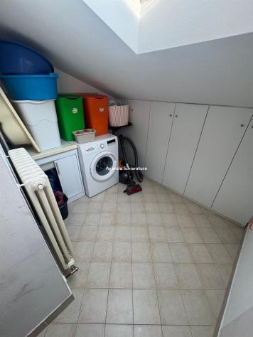 APSELLA VENDESI APPARTAMENTO INDIPENDENTE CON MANSARDA E GIARDINO - Foto 11