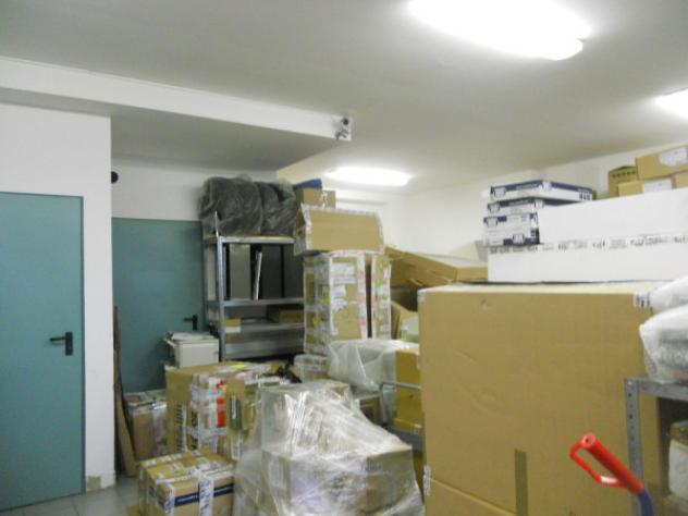Immobile di 900 m² con più di 5 locali in affitto a Arese - Foto 15