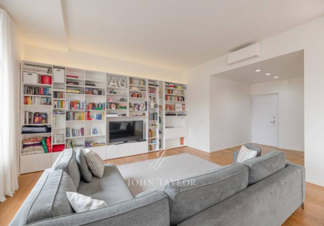 Appartamento di 165 m² con più di 5 locali in vendita a Milano