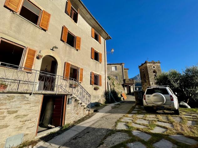 TERRATETTO di 8 vani e di 170 mq (STAZZEMA - Pruno) rif. 615/VT