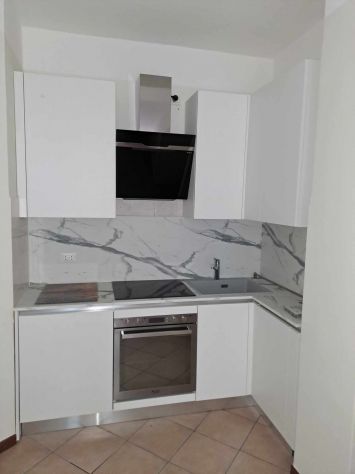 Piazza Napoli moderno ristrutturato climatizzato cabina armadio e box auto