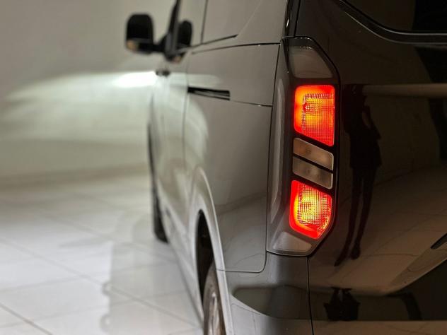 Ford Tourneo Custom Tourneo Custom 320 2.0 EcoBlue 136CV PC Titanium 9 POSTI 3+3+3 - Foto 10