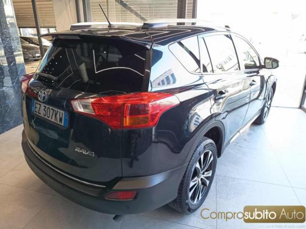 TOYOTA RAV 4 MY23 RAV4 2.0 D-4D 2WD Style white ed. rif. 23798235 - Foto 5