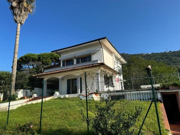 Villa in vendita a Fossone - Carrara 300 mq Rif: 1412822