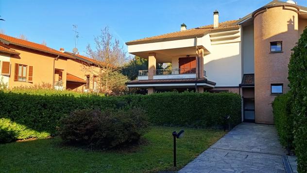 Lesmo (MB) In elegante residenza, QUATTRO locali con terrazzi, balconi con box. - Foto 2