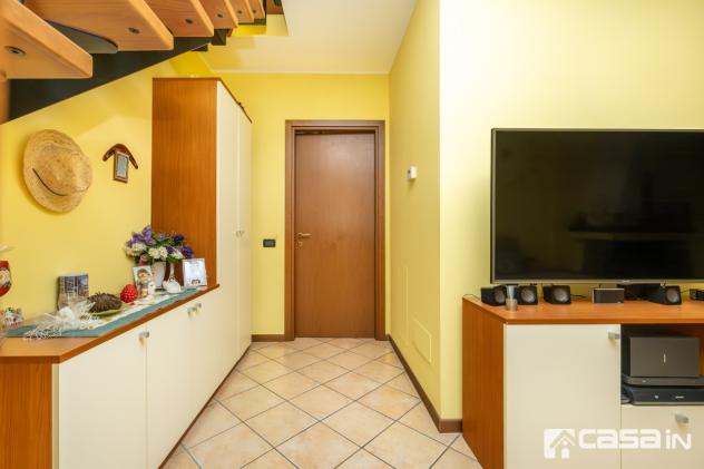 ARZAGO D'ADDA, 3 LOCALI DUPLEX con CANTINA e BOX
In zona tranquilla, proponiamo in vendita esclusiva luminoso appartamento di 3 locali oltre doppi s - Foto 5