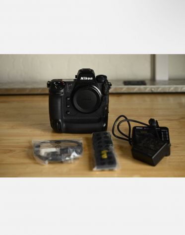 Fotocamera mirrorless Nikon Z 9 da 45,7 MP - Nera