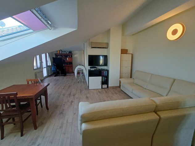 Mansarda ampia superficie finiture di pregio - Foto 7