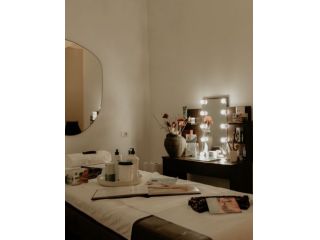 Massaggi - benessere Caserta - CERCASI OPERATRICE OLISTICA Tel:3793726971