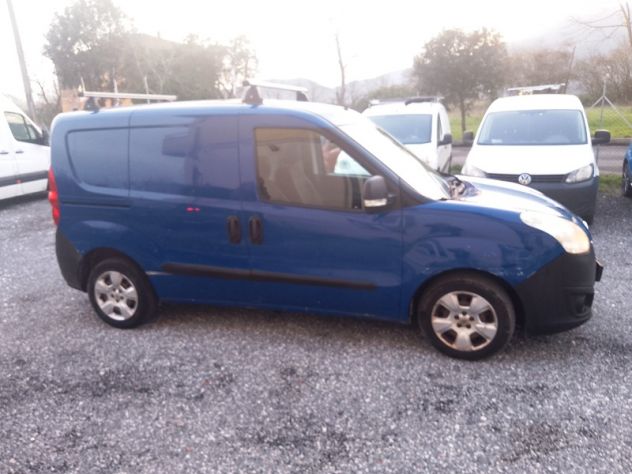 Opel Combo 1.3 mtj 90cv passo corto. - Foto 2