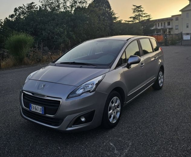 PEUGEOT 5008 1.6 D. - Foto 3