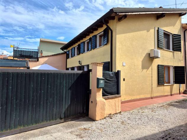 casa indipendente in vendita a Villafranca di Verona