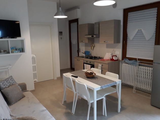 Fronte ospedali di PE, affittasi a studentessa stanza matr. con bagno privato