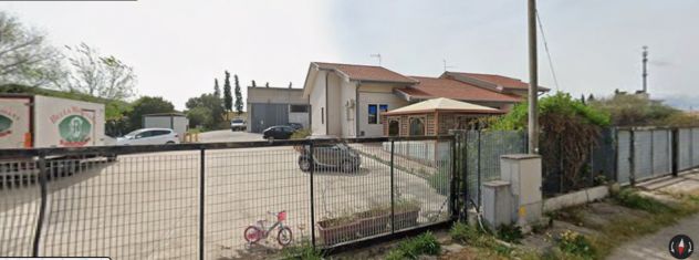 Complesso recintato con 2 capannoni+2trivani+2 rimesse auto+ piazzale - Foto 3