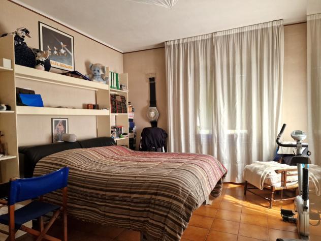 Marina di Massa, centro e a 200 m dal mare, appartamento al primo piano composto da ingresso, sala, cucina, disimpegno, due camere matrimoniali, bagno - Foto 12