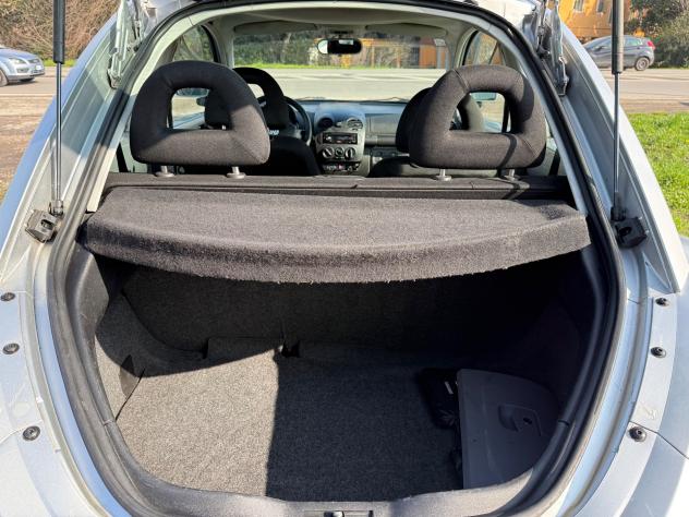 Volkswagen New Beetle 2.0 - Foto 5
