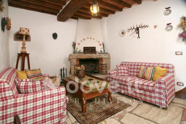 Rustico / Casale di 2200 m² con più di 5 locali e box auto in vendita a Asciano - Foto 15
