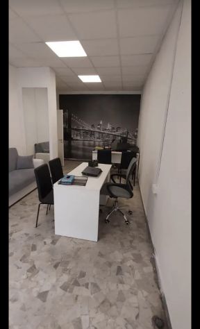 Negozio C1 zona Tuscolana Via Egerio Levio