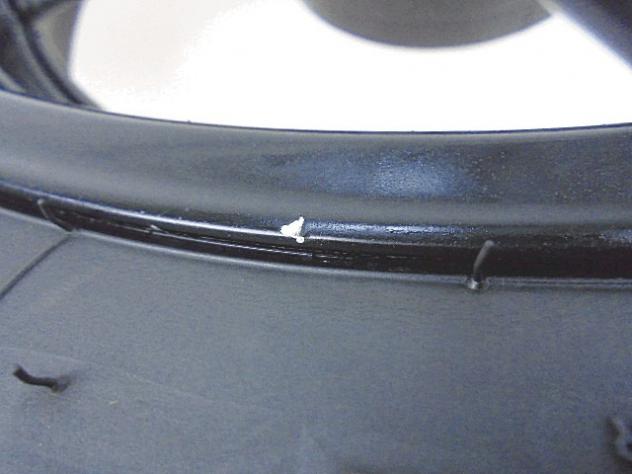 CERCHIO RUOTA POSTERIORE SUZUKI GSF 600 BANDIT 2000 - 2005 6411108F11019 REAR WHEEL CON DIFETTO - Foto 6