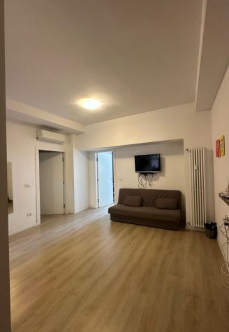 DISPONIBILE DA SUBITO SINGOLA ARREDATA CON BAGNO PRIVATO IN V.SAFFI ANGOLO V.VEN - Foto 2