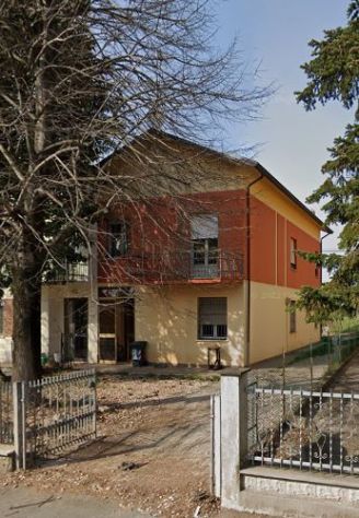 Cerco donna per pulizie domestiche
