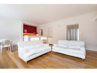 Navigli Ticinese bright apartment