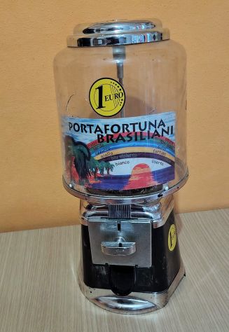 Distributore meccanico,"Vintage" di portafortuna brasiliani, .