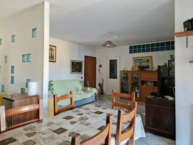 MARINA DI MASSA, a circa 1 km dal mare, appartamento completamente ristrutturato posto al piano secondo e composto di ampio soggiorno con angolo cottu - Foto 5