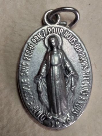 VECCHIA MEDAGLIA DELLA MADONNA CON SCRITTA IN FRANCESE USATA . - Foto 2