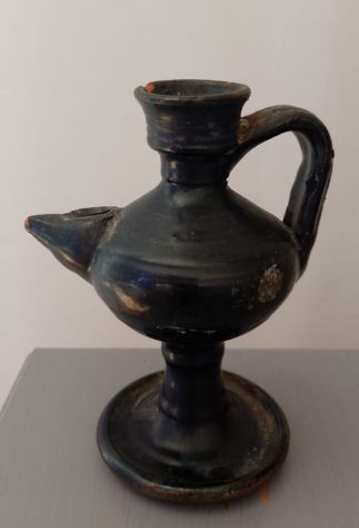 Lucerna a stelo in terracotta a vernice nera – Stile Ellenistico/Antico (800) - Foto 2