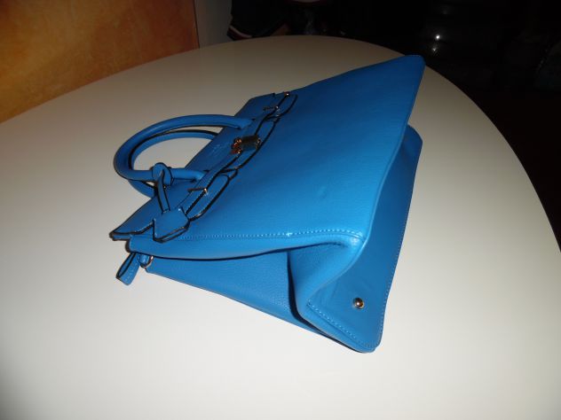 UNA BORSA NUOVA GRANDE DA DONNA CON TRACOLLA REMOVIBILE E REGOLABILE IN ECO PELL - Foto 7