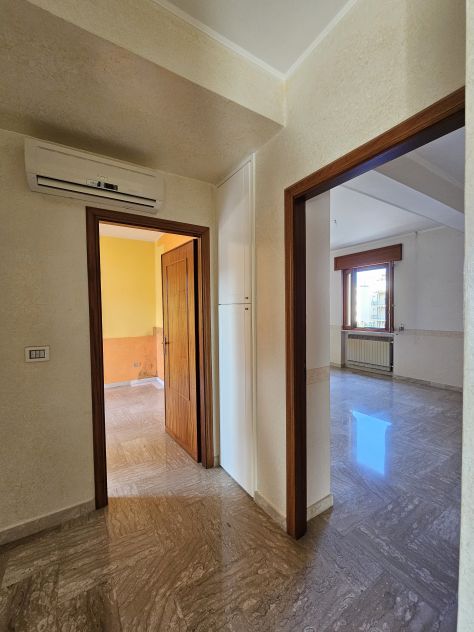 VENDESI APPARTAMENTO CON ASCENSORE, GARAGE E CANTINA IN VIA EMILIA, 7 – VENOSA - Foto 7