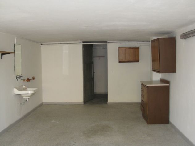 Offro in affitto appartamento non ammobiliato con garage. - Foto 5